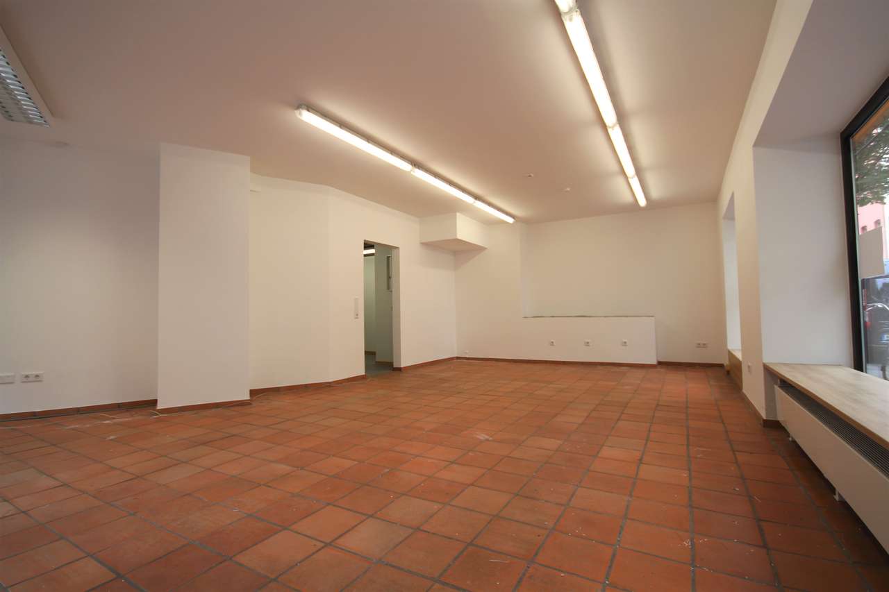 Eck-Ladenlokal (zwei Flächen mit sep. Eingangsmöglichkeit) und großer Schaufensterfront - Südstadt