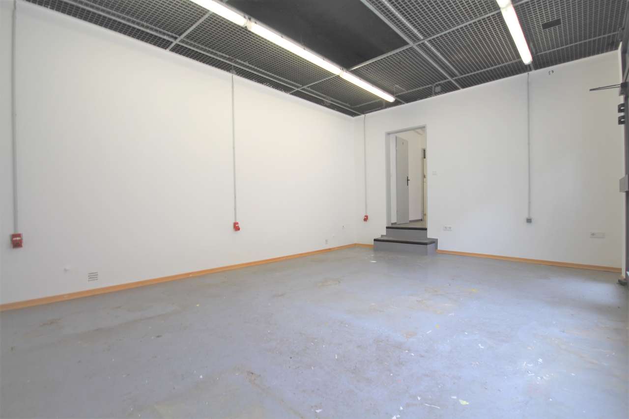 Eck-Ladenlokal (zwei Flächen mit sep. Eingangsmöglichkeit) und großer Schaufensterfront - Südstadt