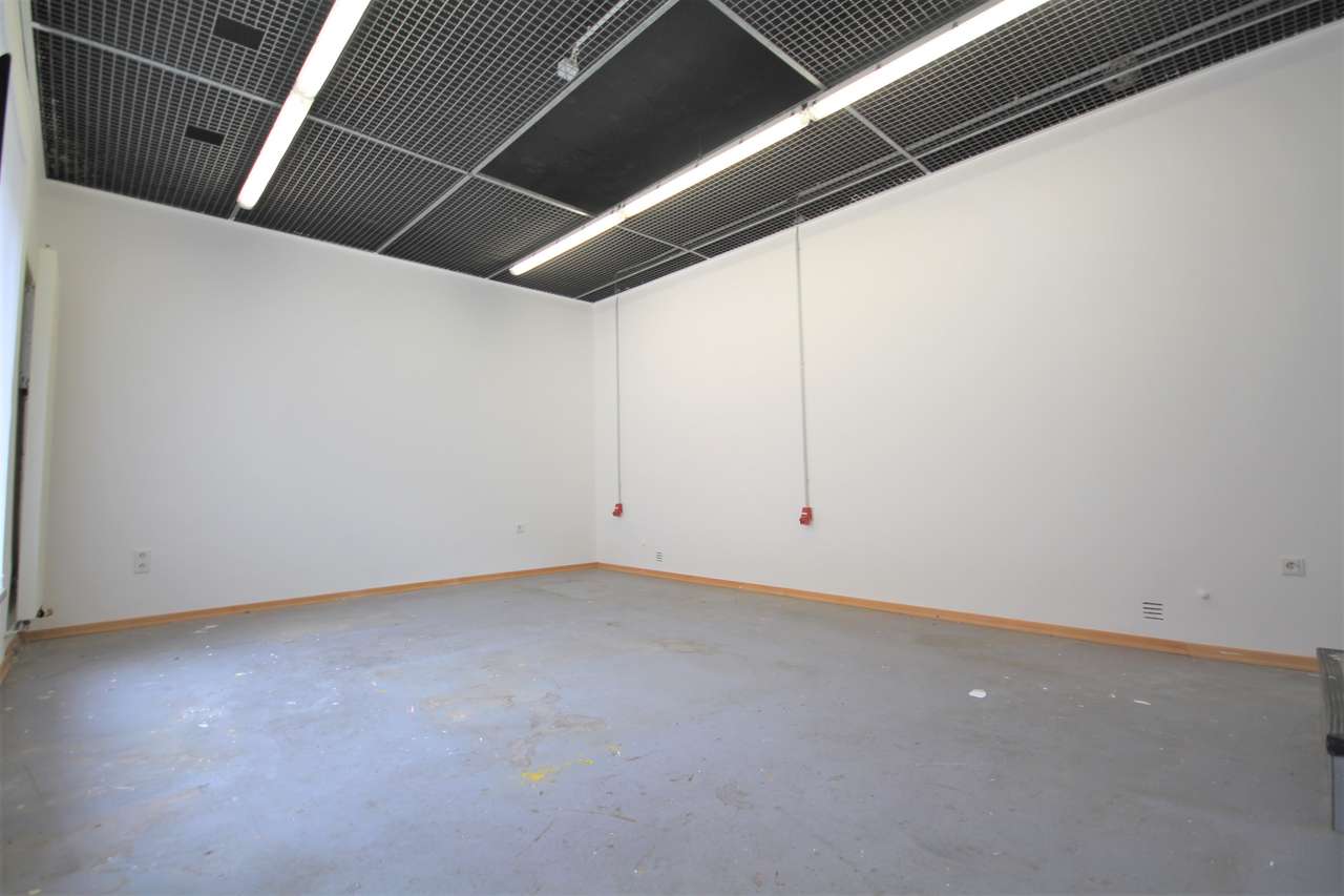 Eck-Ladenlokal (zwei Flächen mit sep. Eingangsmöglichkeit) und großer Schaufensterfront - Südstadt