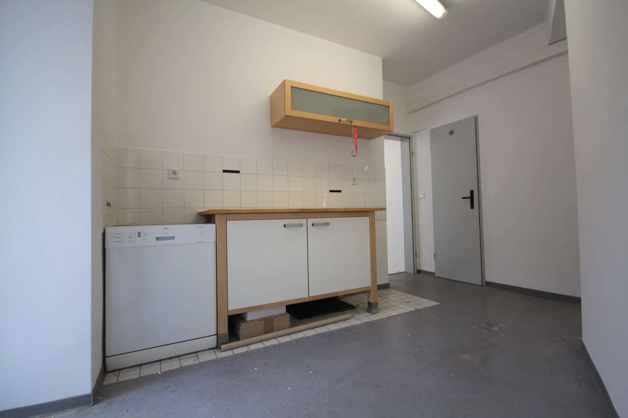 Eck-Ladenlokal (zwei Flächen mit sep. Eingangsmöglichkeit) und großer Schaufensterfront - Südstadt