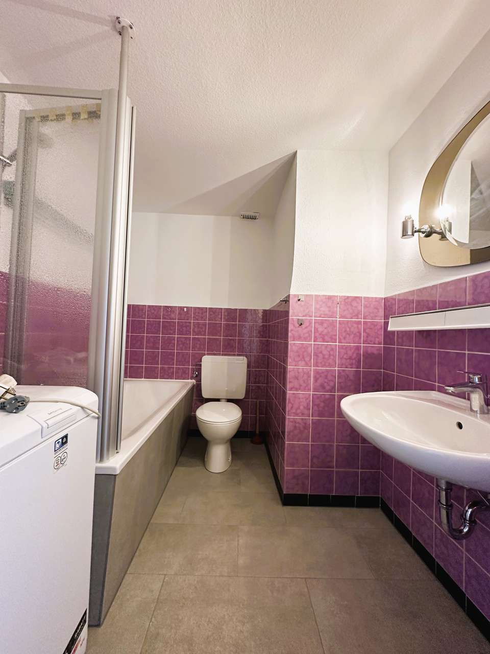 Ruhige Drei Zimmerwohnung mit großer Küche und kleiner Loggia in Neu - Ehrenfeld