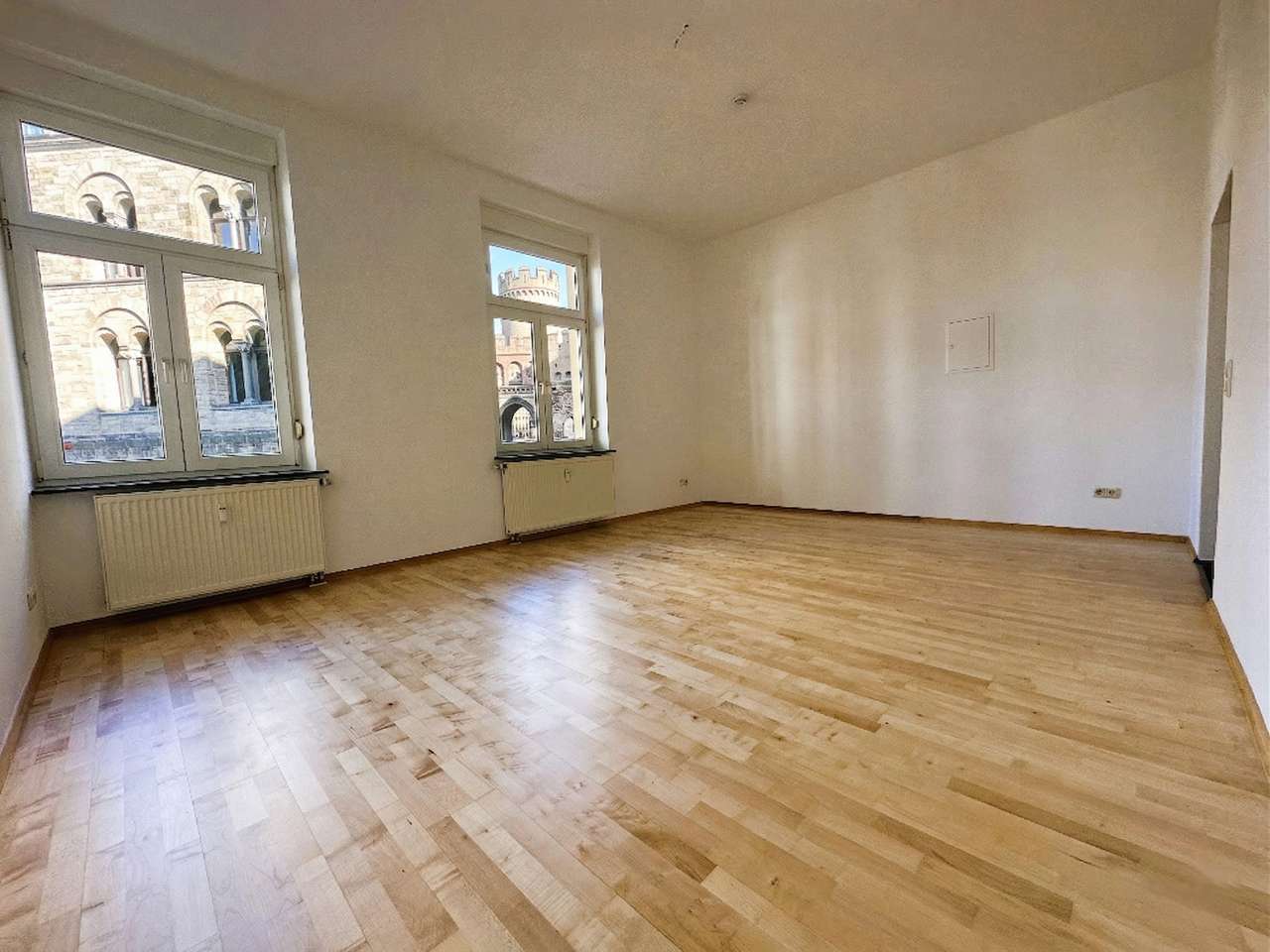 EXCLUSIVES 1-ZIMMER-APPARTEMENT MIT BALKON UND EINBAUKÜCHE IN SANIERTEN ALTBAU AM EIGELSTEIN - TOR