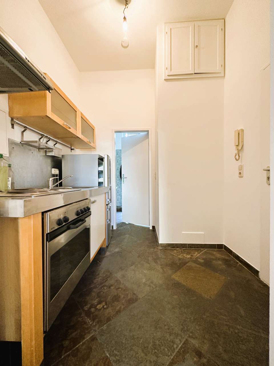 EXCLUSIVES 1-ZIMMER-APPARTEMENT MIT BALKON UND EINBAUKÜCHE IN SANIERTEN ALTBAU AM EIGELSTEIN - TOR