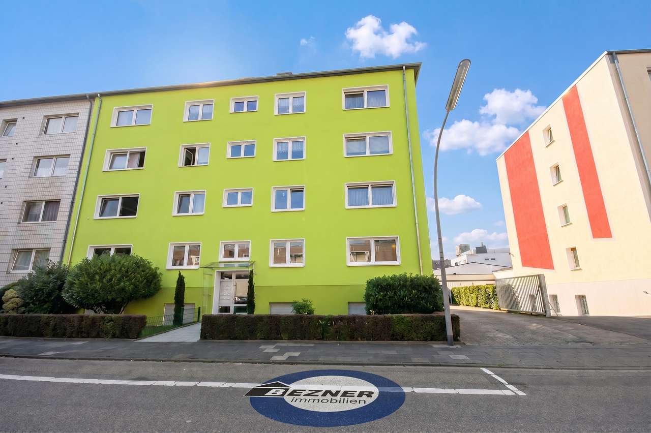 Ruhige Zwei - Zimmerwohnung mit schmalen Balkon und großer Küche in Köln-Neu-Ehrenfeld