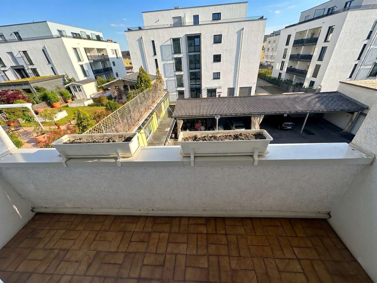 Ruhige Zwei - Zimmerwohnung mit schmalen Balkon und großer Küche in Köln-Neu-Ehrenfeld