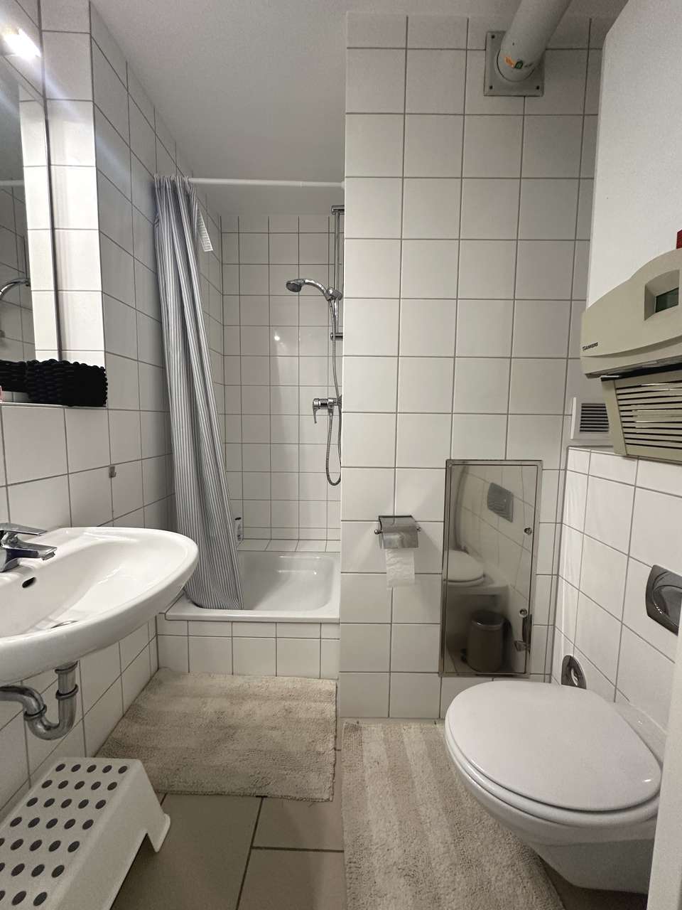 EXKLUSIVE RHEINBLICK BAUHAUS 4 ZIMMERWOHNUNG / RHEIN - TERRASSE / GARTEN / BALKON / TG - STELLPLATZ