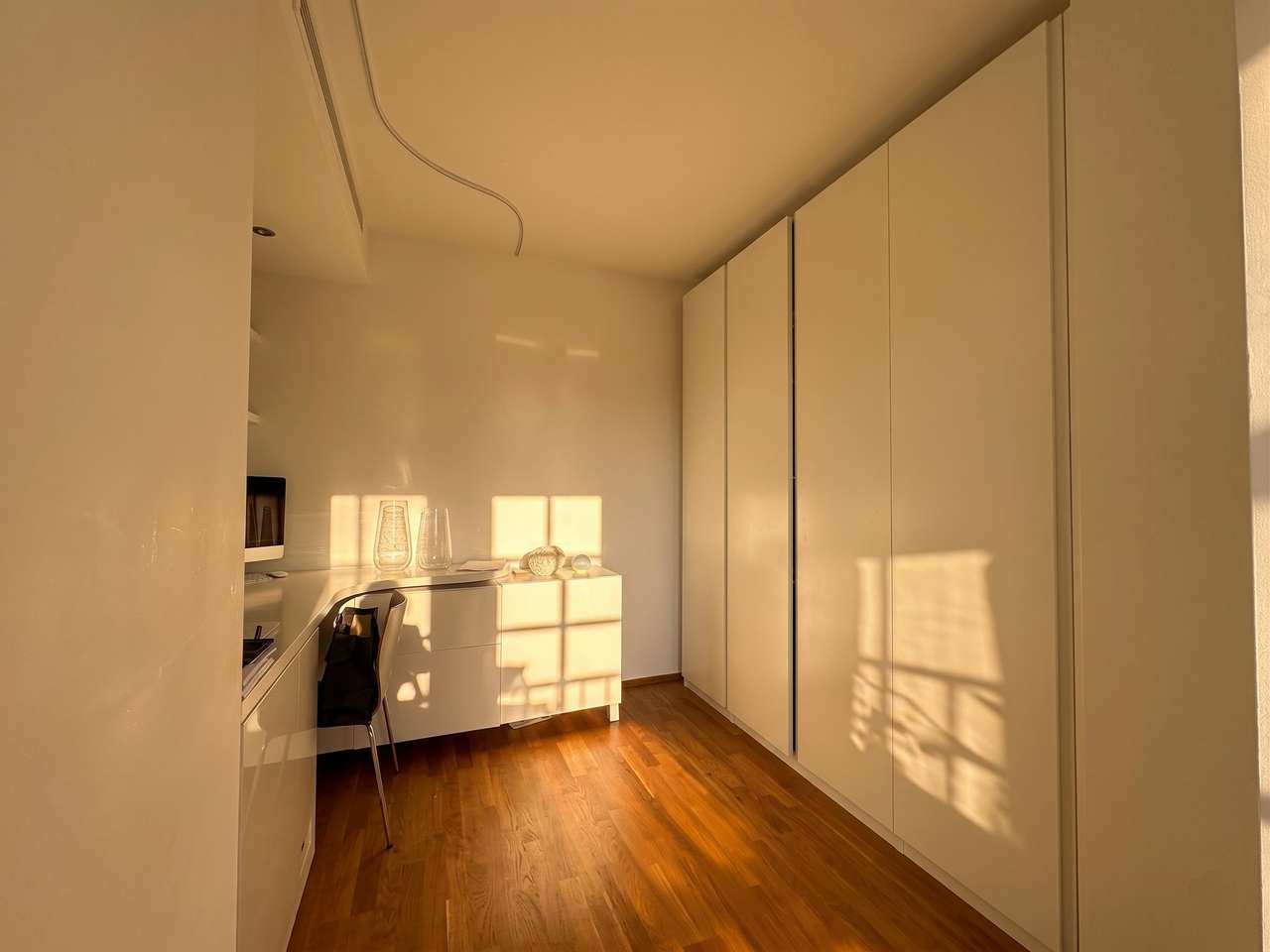 EXKLUSIVES PENTHOUSE IM BAUHAUSSTIL MIT RHEIN - BLICK, DREI TERRASSEN UND TG - STELLPLATZ