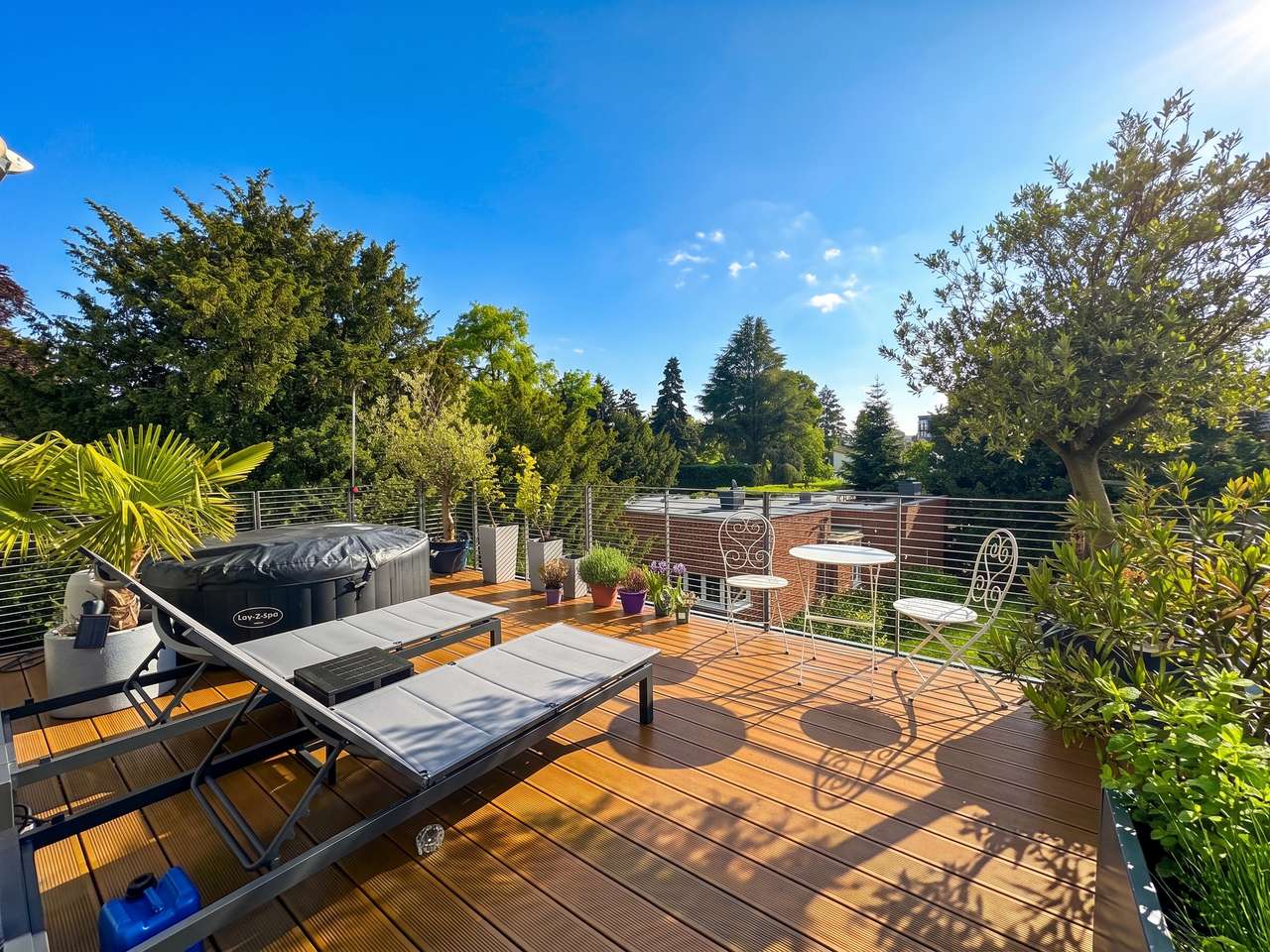 EXKLUSIVES PENTHOUSE IM BAUHAUSSTIL MIT RHEIN - BLICK, DREI TERRASSEN UND TG - STELLPLATZ