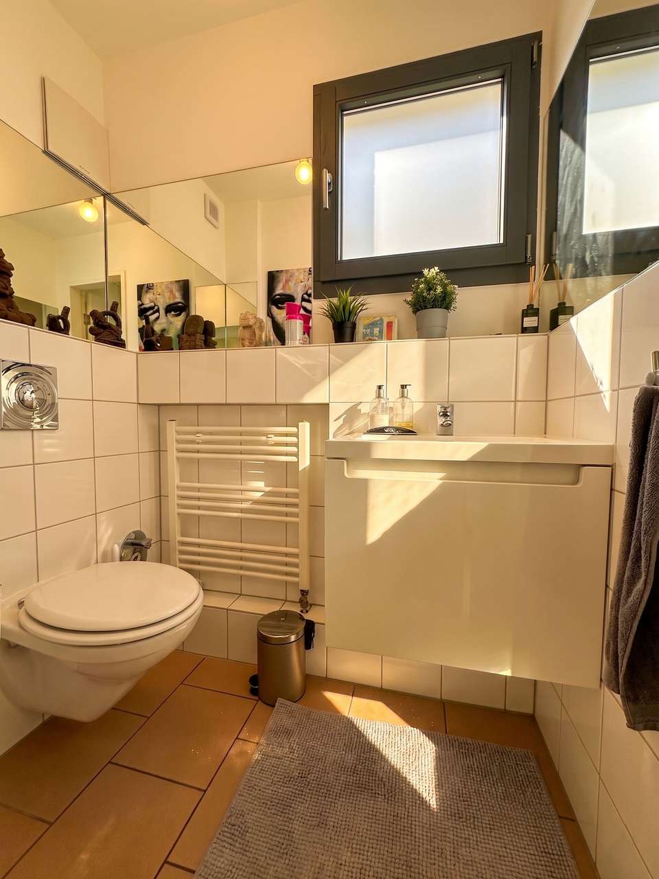 EXKLUSIVES PENTHOUSE IM BAUHAUSSTIL MIT RHEIN - BLICK, DREI TERRASSEN UND TG - STELLPLATZ