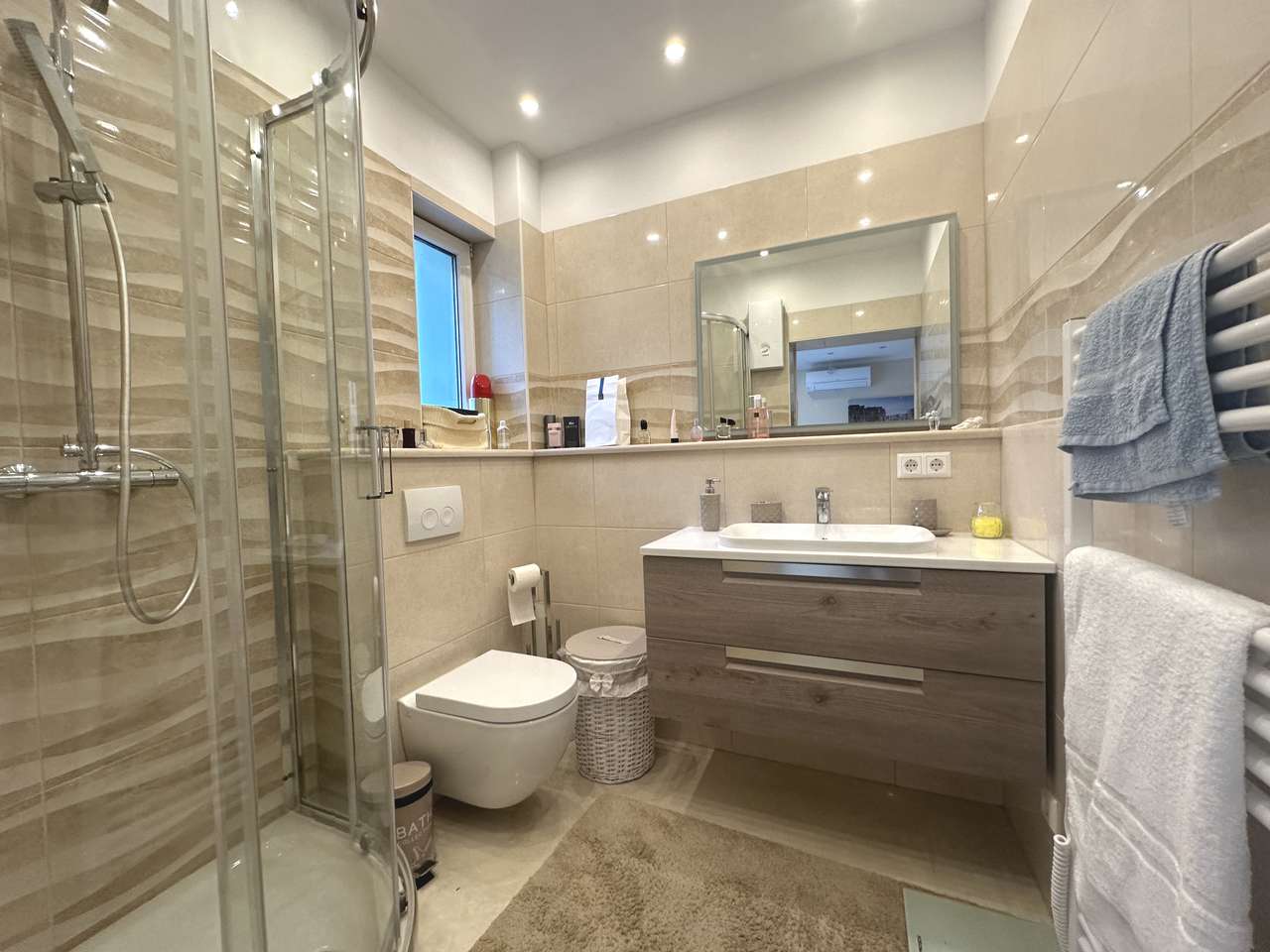 PLATZWUNDER mit grüner OASE:HAUS ca. 95 m² WOHNFLÄCHE zzgl. ca. 64 m² ZUSÄTZLICHE FLÄCHE  und KELLER