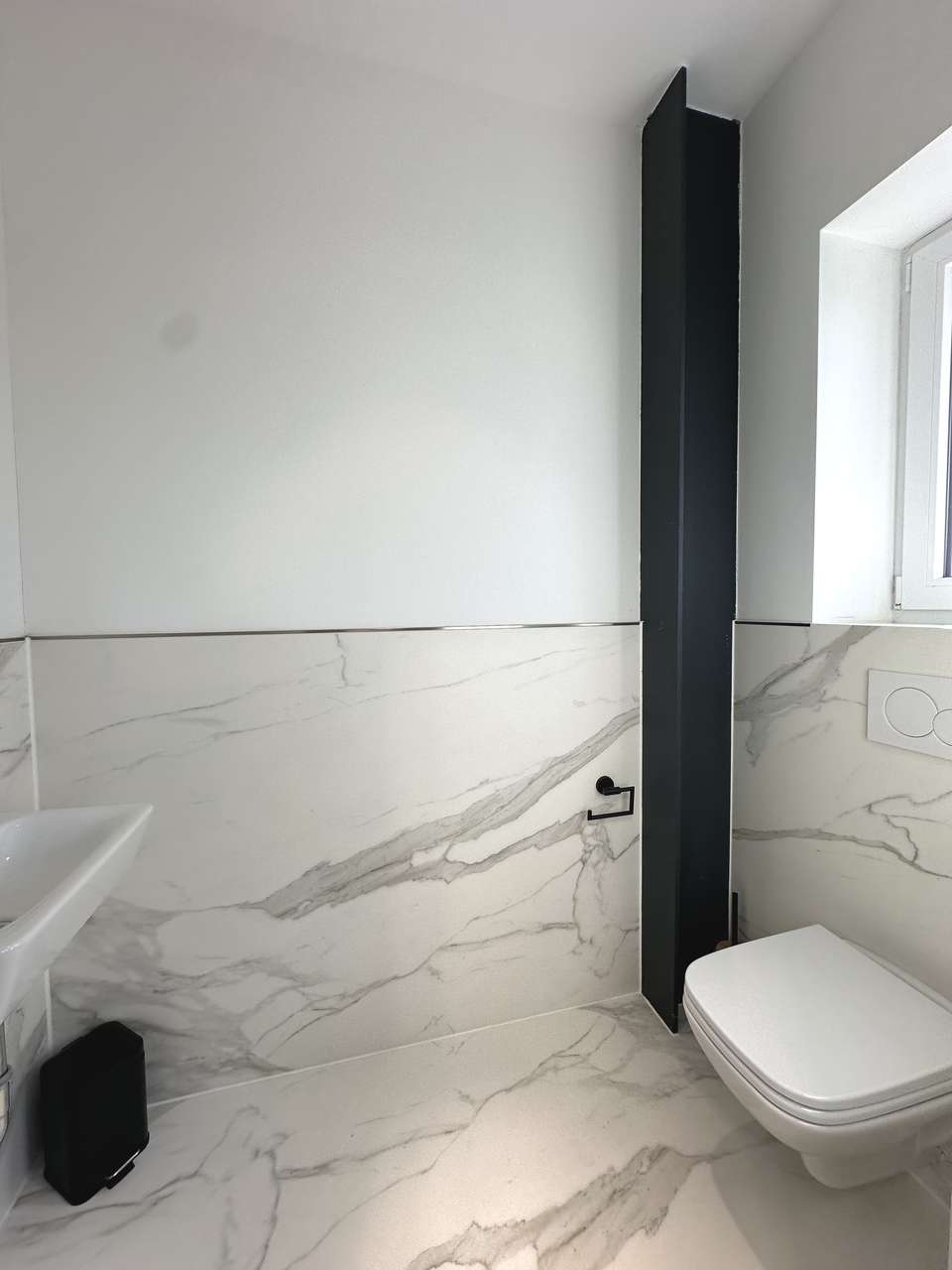 Exklusiver Firmensitz mit modernem Industriecharme: Design-Büros, Showroom & Lagerhalle