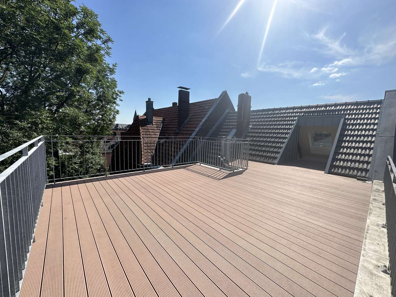 KERNSANIERTE ALTBAU DACHTERRASSEN 5 ZIMMER MAISONETTE WOHNUNG AM ERZBERGERPLATZ
