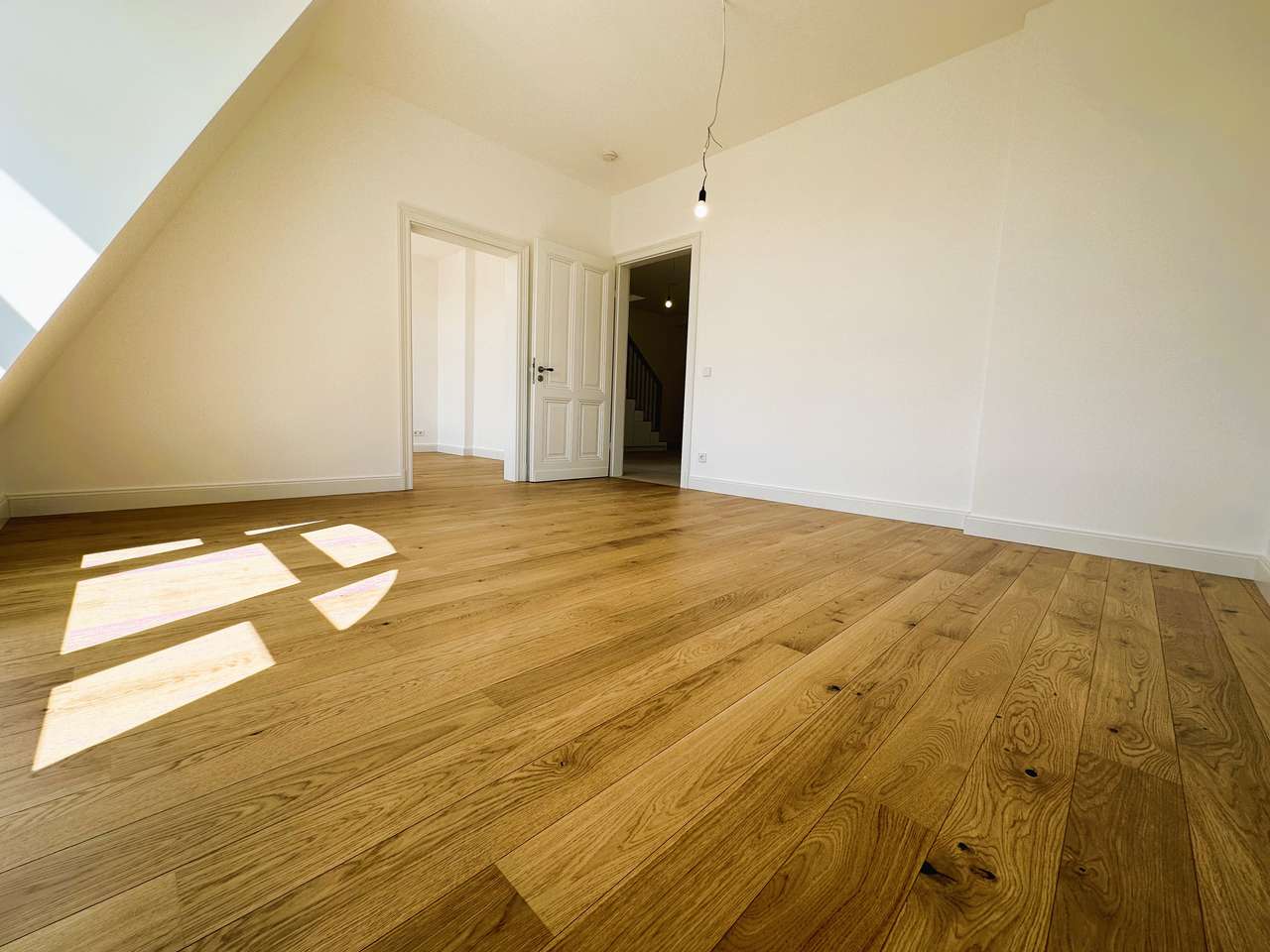 KERNSANIERTE ALTBAU DACHTERRASSEN 5 ZIMMER MAISONETTE WOHNUNG AM ERZBERGERPLATZ