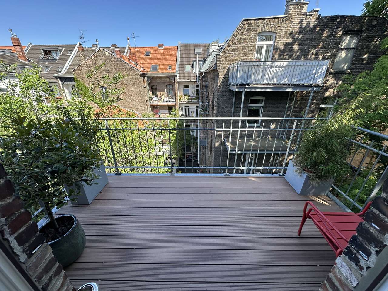 KERNSANIERTE ALTBAU DACHTERRASSEN 5 ZIMMER MAISONETTE WOHNUNG AM ERZBERGERPLATZ