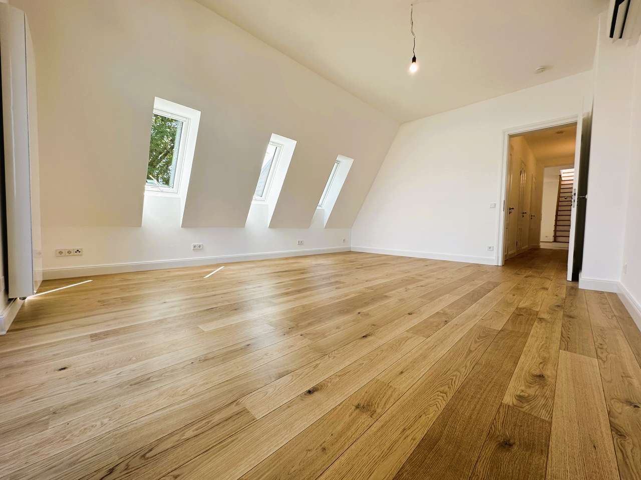 KERNSANIERTE ALTBAU DACHTERRASSEN 5 ZIMMER MAISONETTE WOHNUNG AM ERZBERGERPLATZ