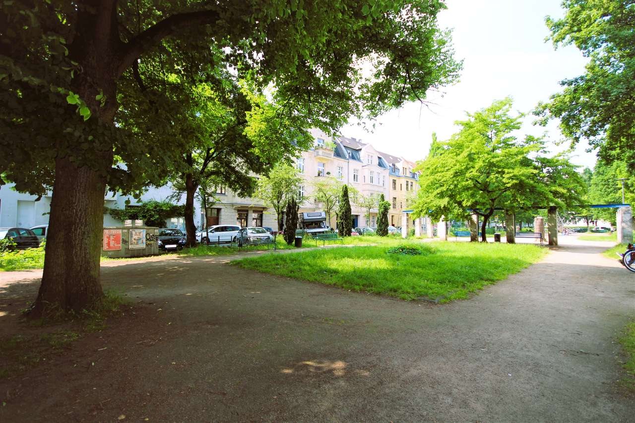 KERNSANIERTE ALTBAU DACHTERRASSEN 5 ZIMMER MAISONETTE WOHNUNG AM ERZBERGERPLATZ