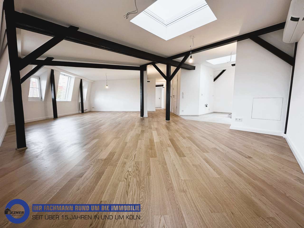 TRAUMHAFTE KERNSANIERTE ALTBAU DREI ZIMMER DACHGESCHOSS WOHNUNG IN NIPPES