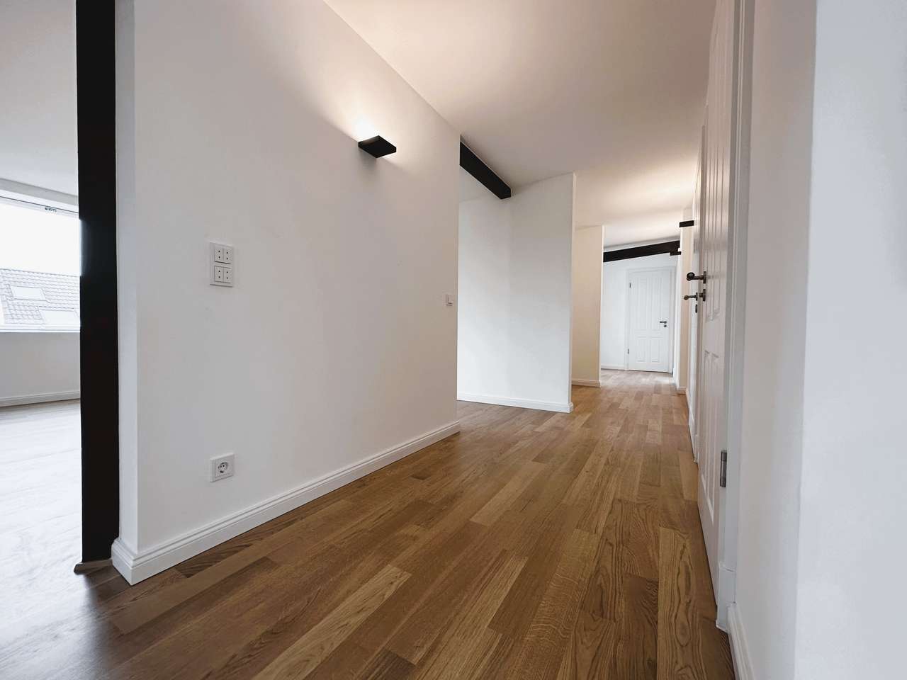 TRAUMHAFTE KERNSANIERTE ALTBAU DREI ZIMMER DACHGESCHOSS WOHNUNG IN NIPPES