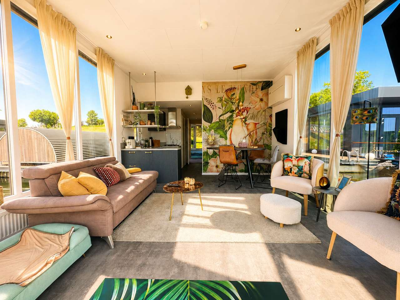 EXKLUSIVES LUXUS-HAUSBOOT AUF EIGENEM WASSERGRUNDSTÜCK (193 m²)