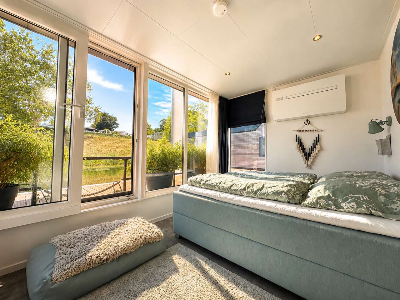 EXKLUSIVES LUXUS-HAUSBOOT AUF EIGENEM WASSERGRUNDSTÜCK (193 m²)