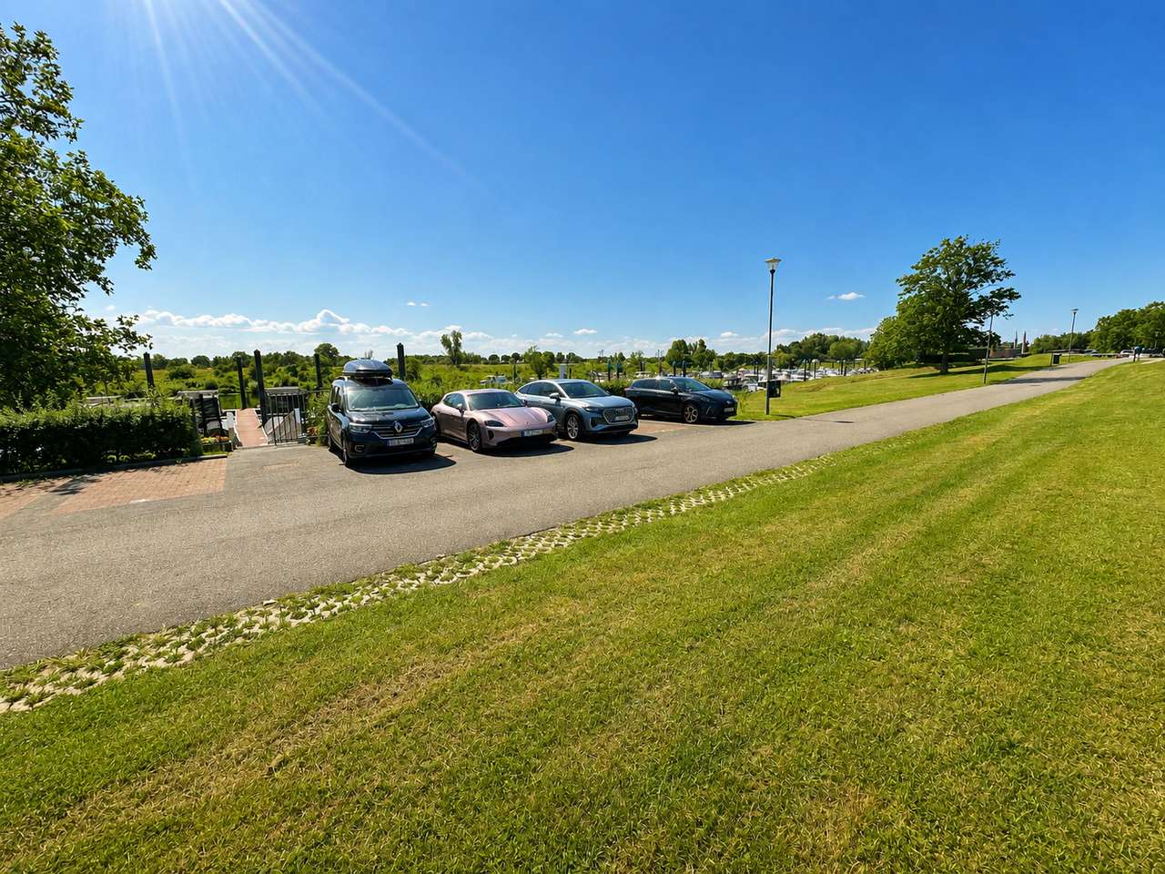 EXKLUSIVES LUXUS-HAUSBOOT AUF EIGENEM WASSERGRUNDSTÜCK (193 m²)