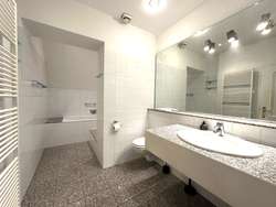 Wannenbad mit Dusche Wannenbad mit Dusche