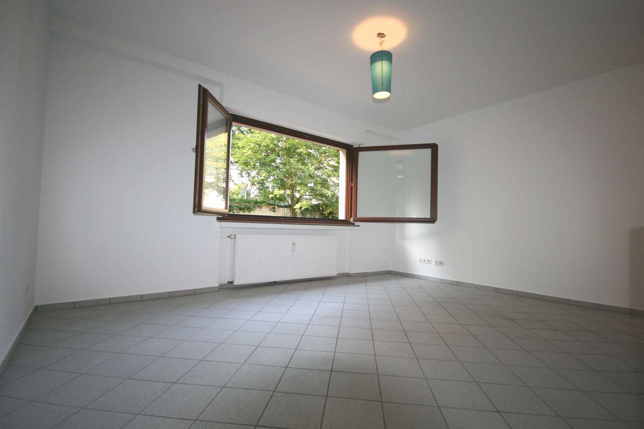 Wohn/- Schlafzimmer Foto 2
