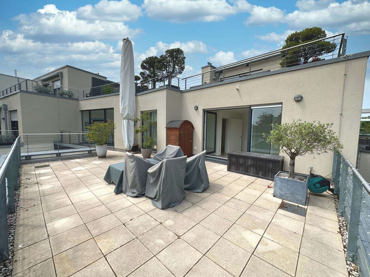 große Terrasse - Ebene 2 große Terrasse - Ebene 2