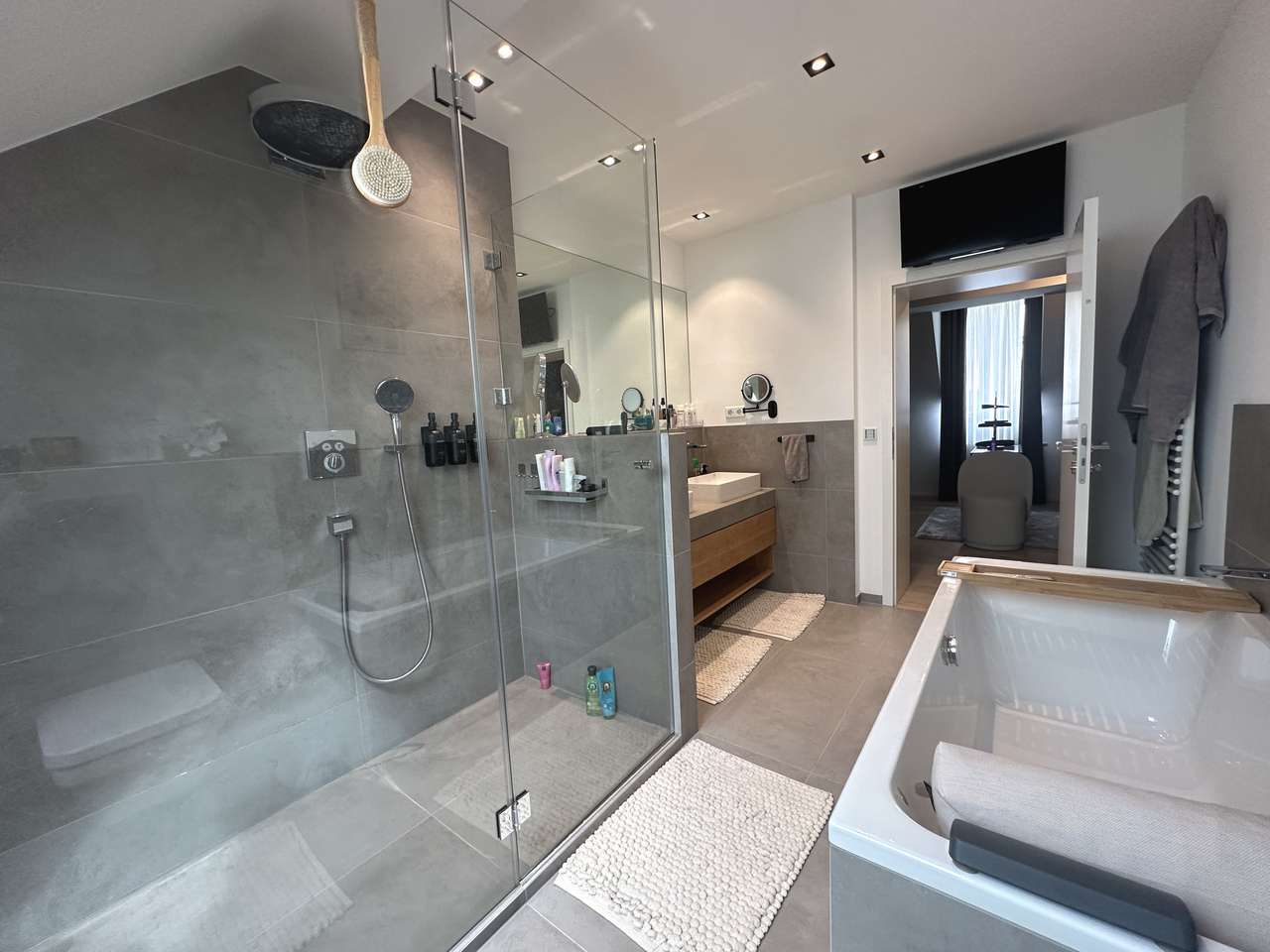 Wannebad mit Dusche Foto 2 Wannebad mit Dusche Foto 2