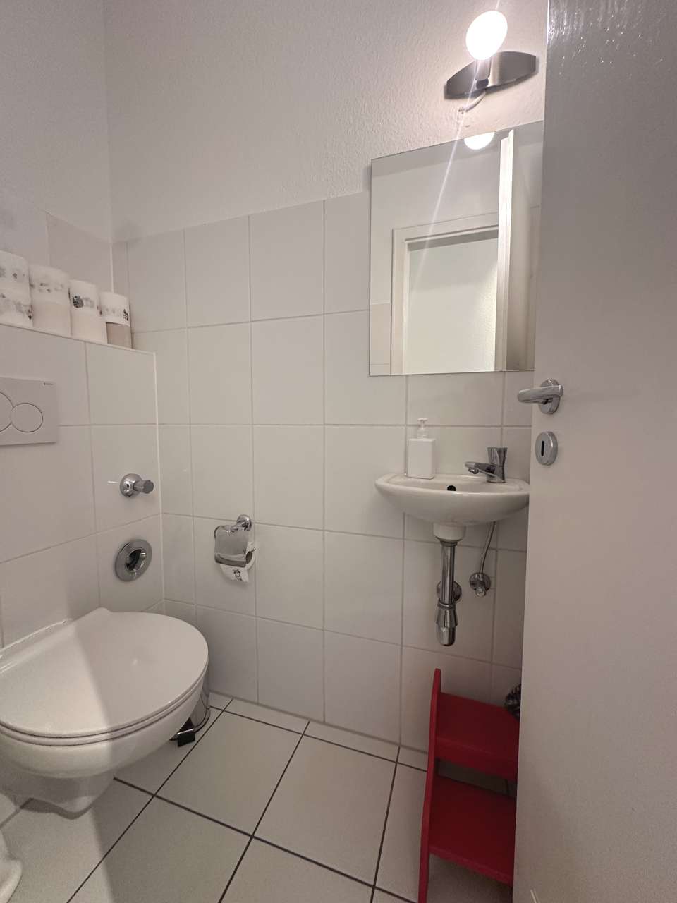 separates WC separates WC