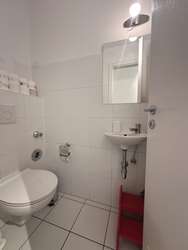 separates WC separates WC