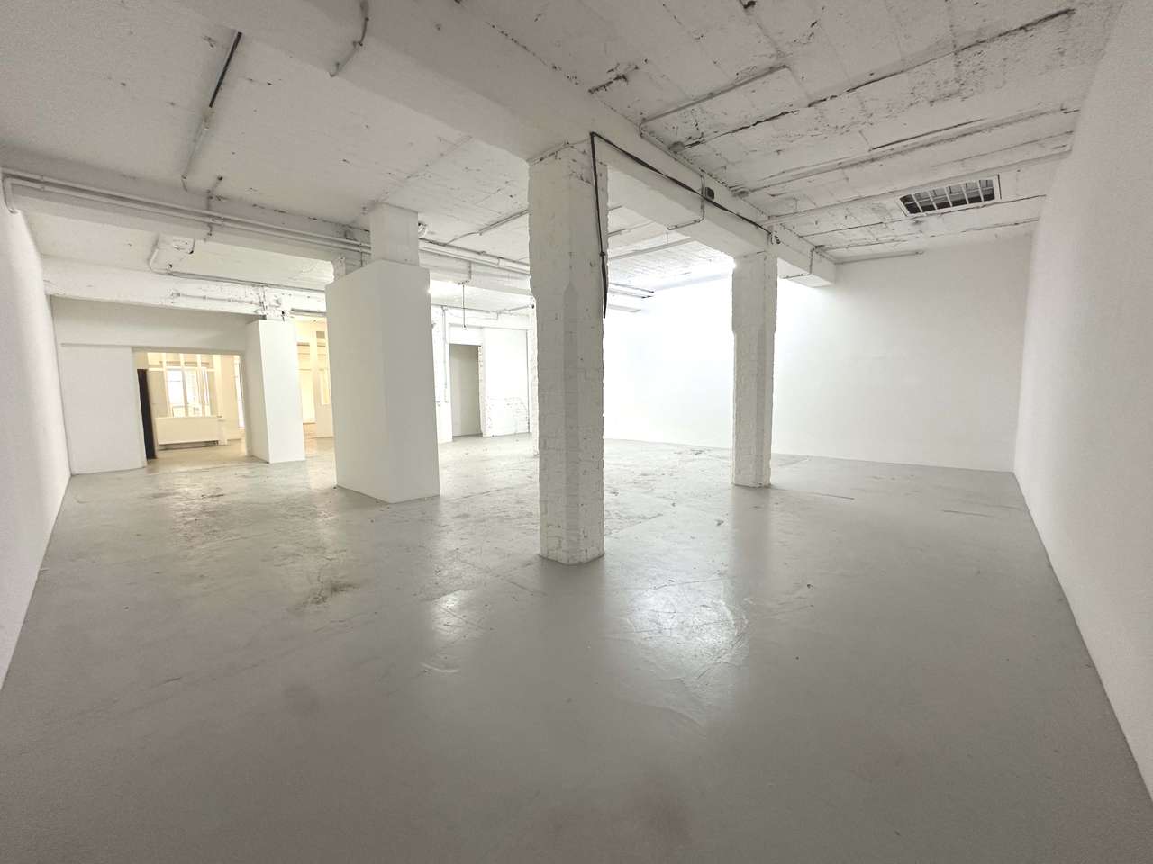 Raum 3 - Hinten - EG Raum 3 - Hinten - EG