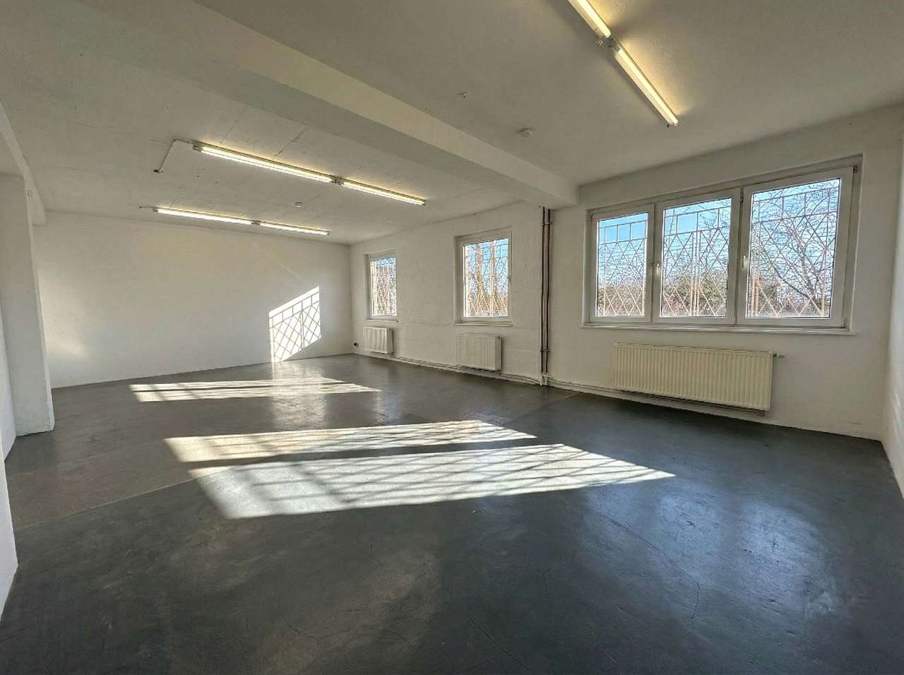 Raum 6 Hinten - 1. OG Raum 6 Hinten - 1. OG