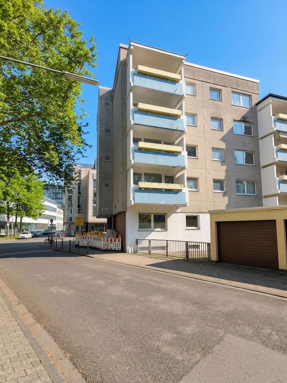 Rückseite mit Loggia im 2. OG