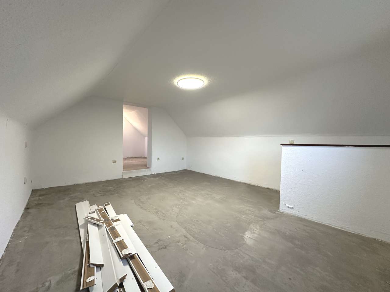Raum 1 DG Hinterhaus Foto 2