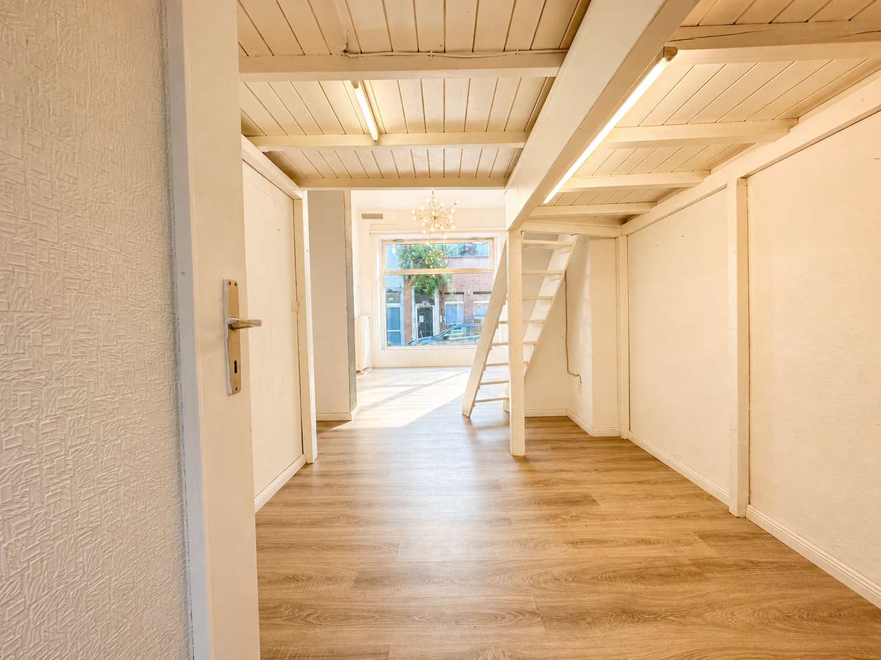 Ladenlokal hinten