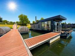 Front Ansicht Hausboot Front Ansicht Hausboot